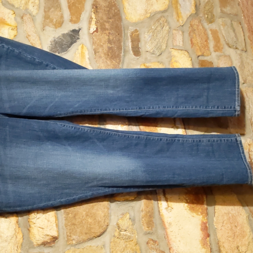 Old Navy Boyfriend Straight/Droit Jeans - Picture 3 of 10